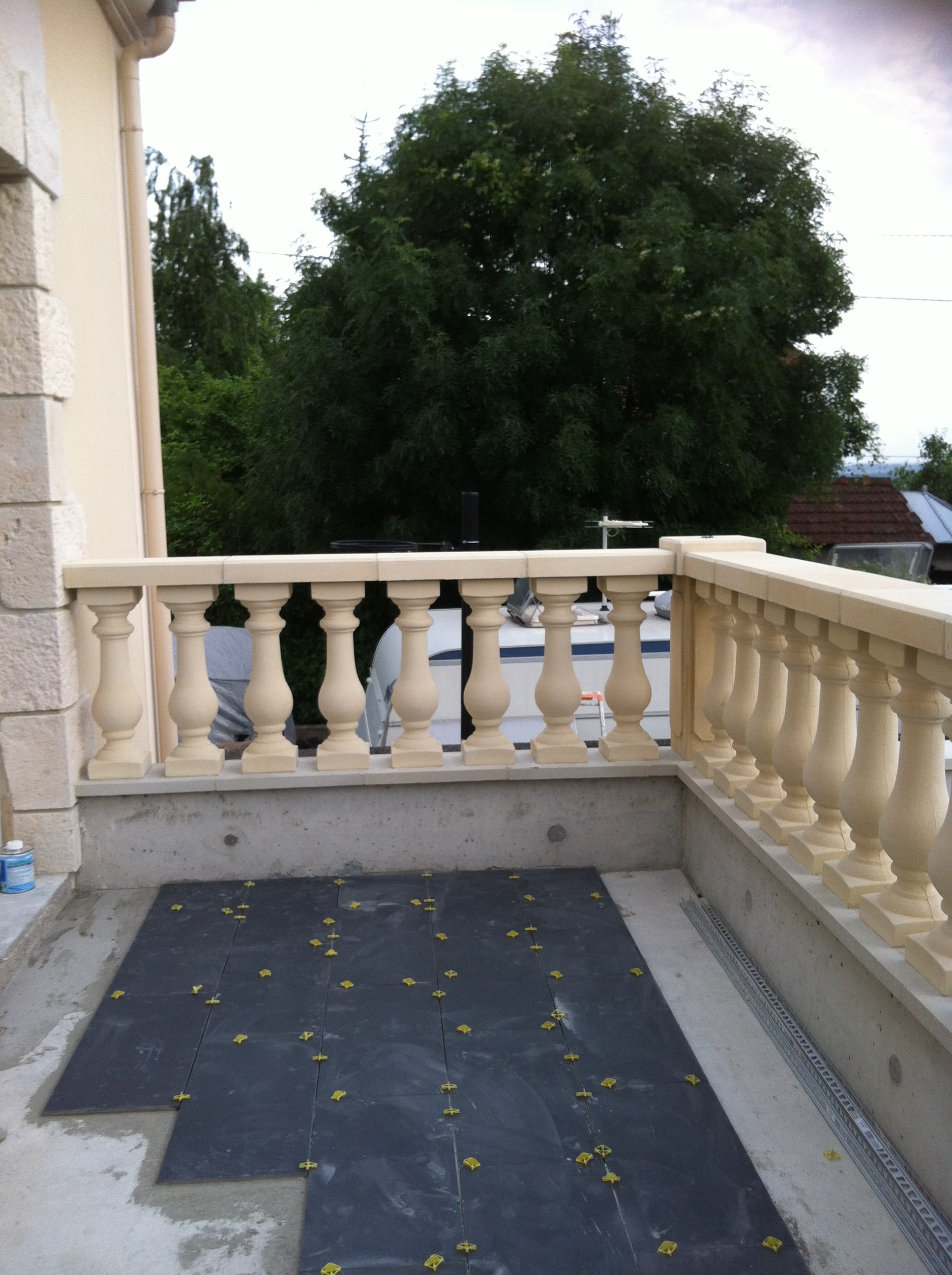 travaux-creation-terrasse-6-agrandissement-balcon-pendant-texas-batiment-min