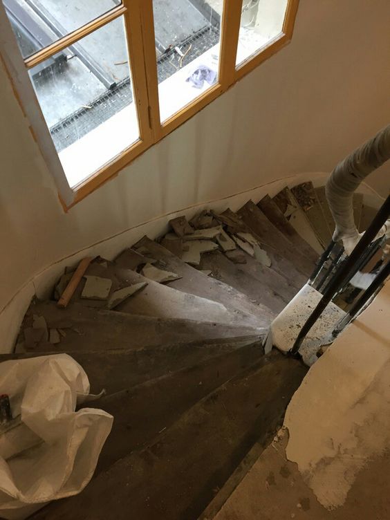 travaux-renovation-7-escalier-bois-peinture-immeuble-texas-batiment-min