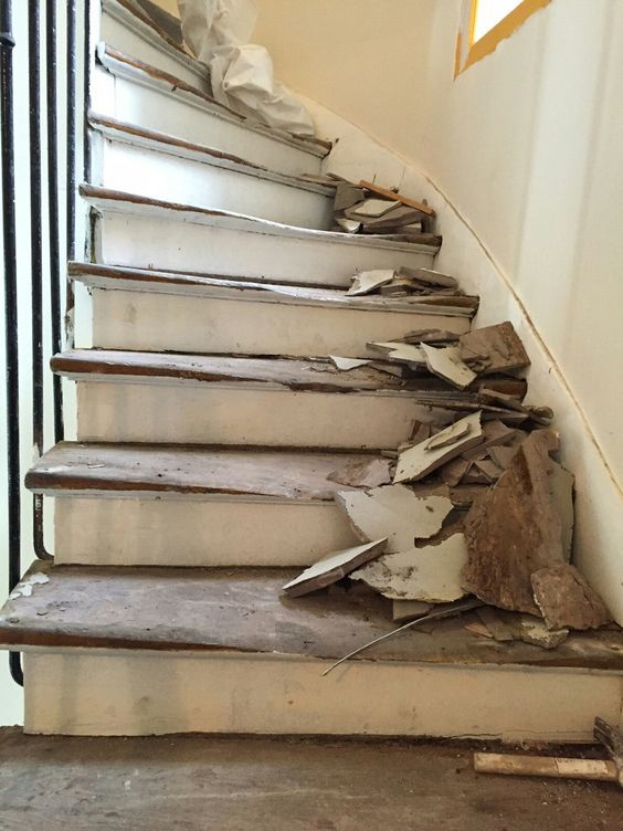 travaux-renovation-8-escalier-bois-peinture-immeuble-texas-batiment-min