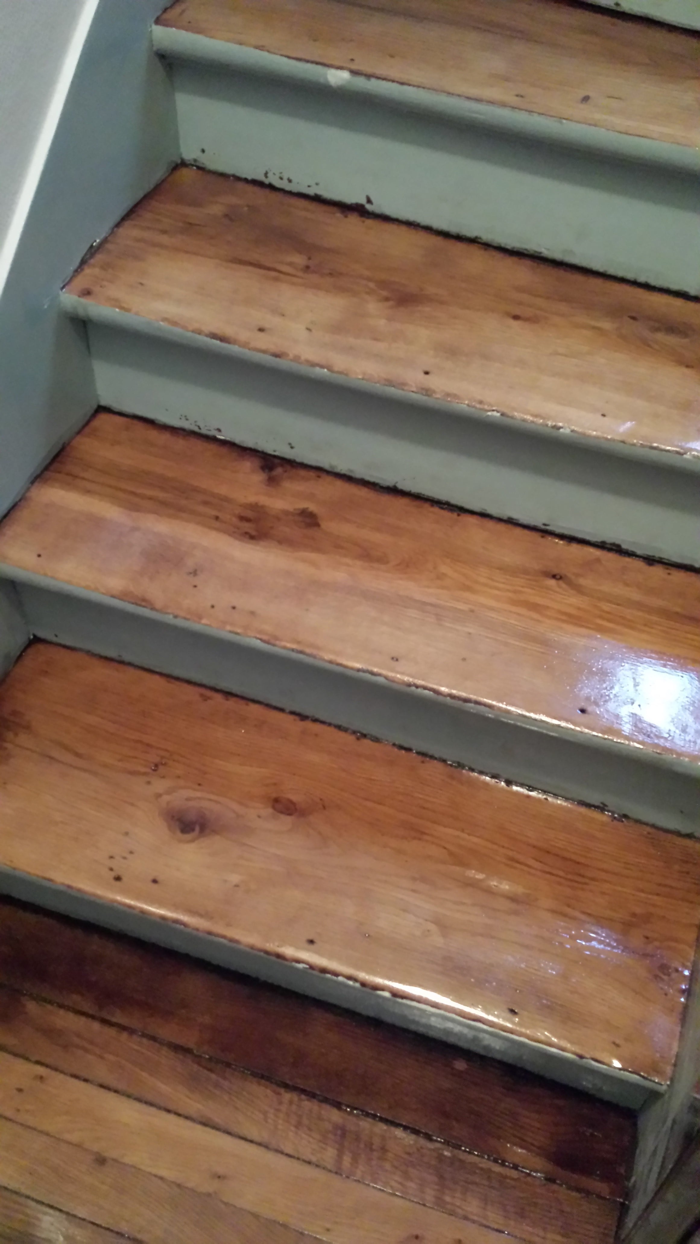travaux-renovation-escalier-poncage-verni-immeuble-de-paris-3-texas-batiment-rge-min
