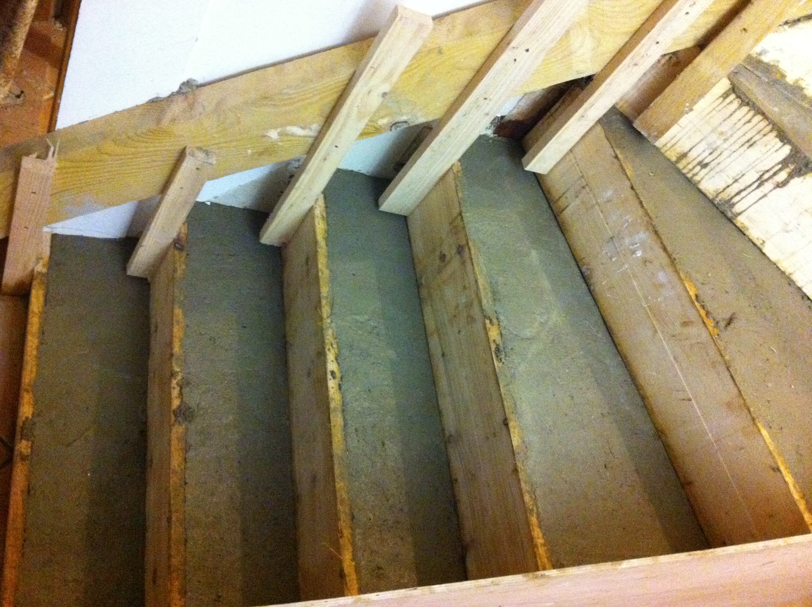escalier-bois-10-travaux-creation-pendant-coffrage-coulage-béton-texas-batiment-min