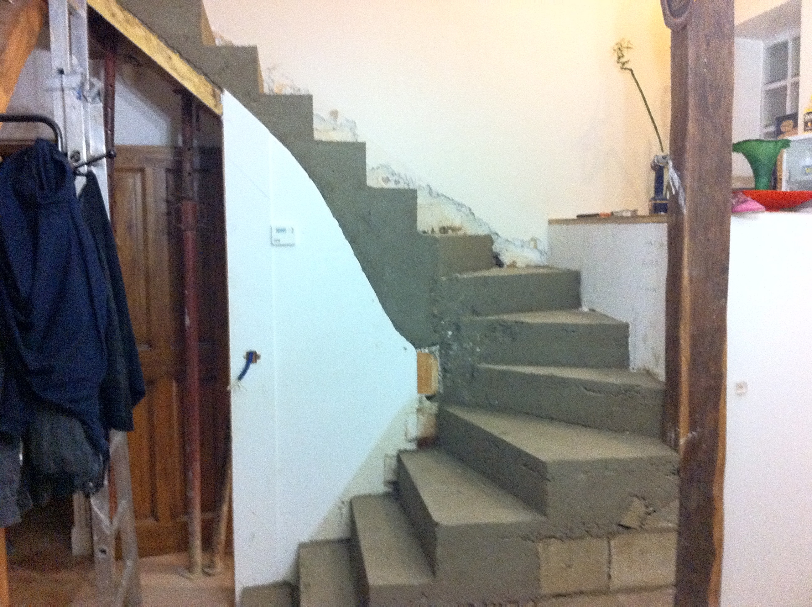 escalier-bois-11-travaux-creation-pendant-decoffrer-béton-texas-batiment-min